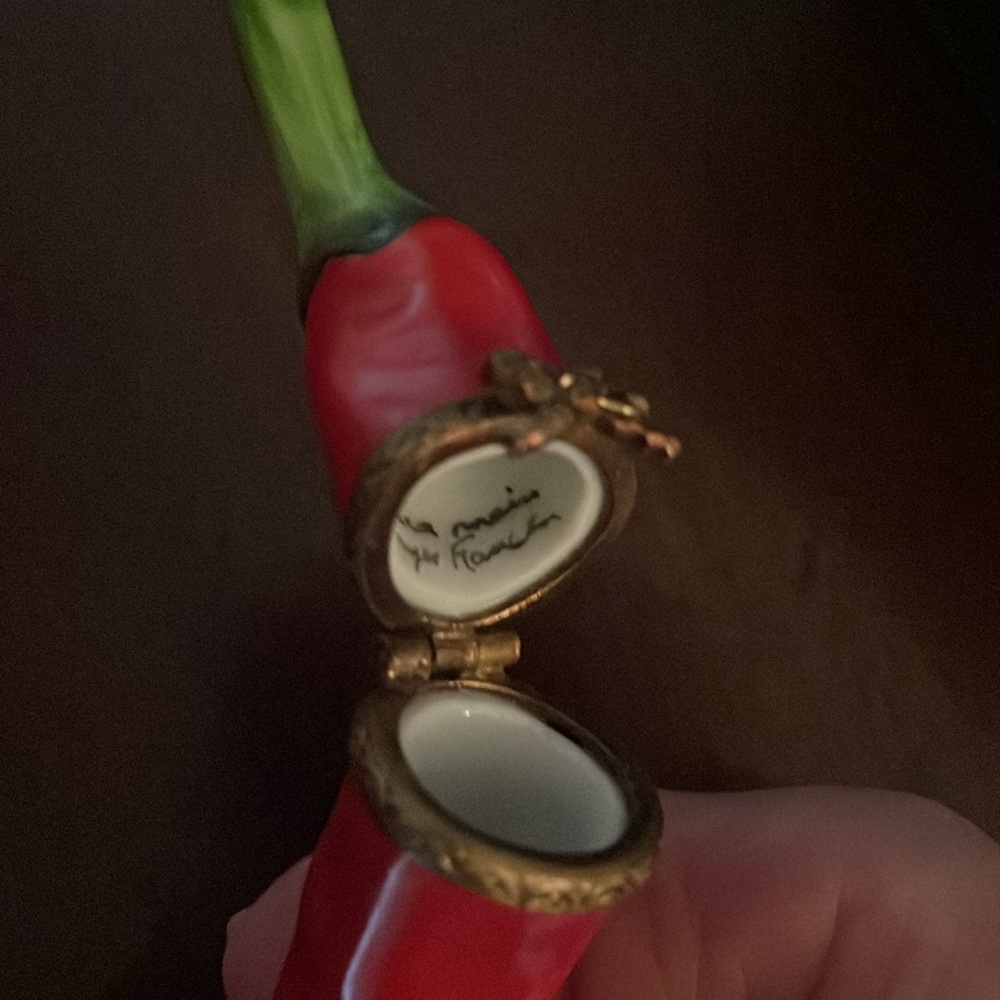 Hand painted Limoges Chili Pepper box - Picture 5 of 7